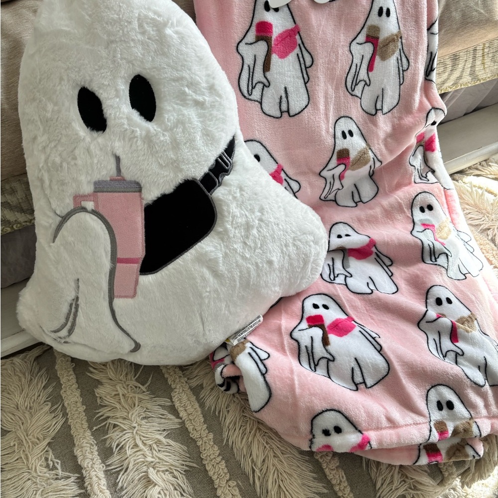 Ghost w/ pink cup Pillow and Throw Set